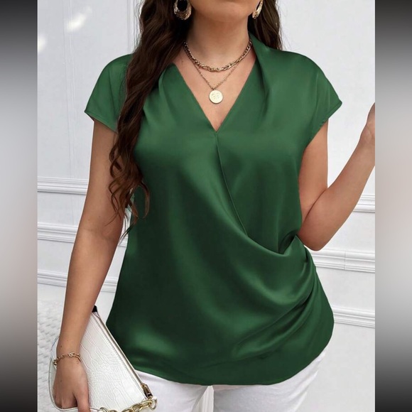 Elegant Green Women's Top - Picture 10 of 16